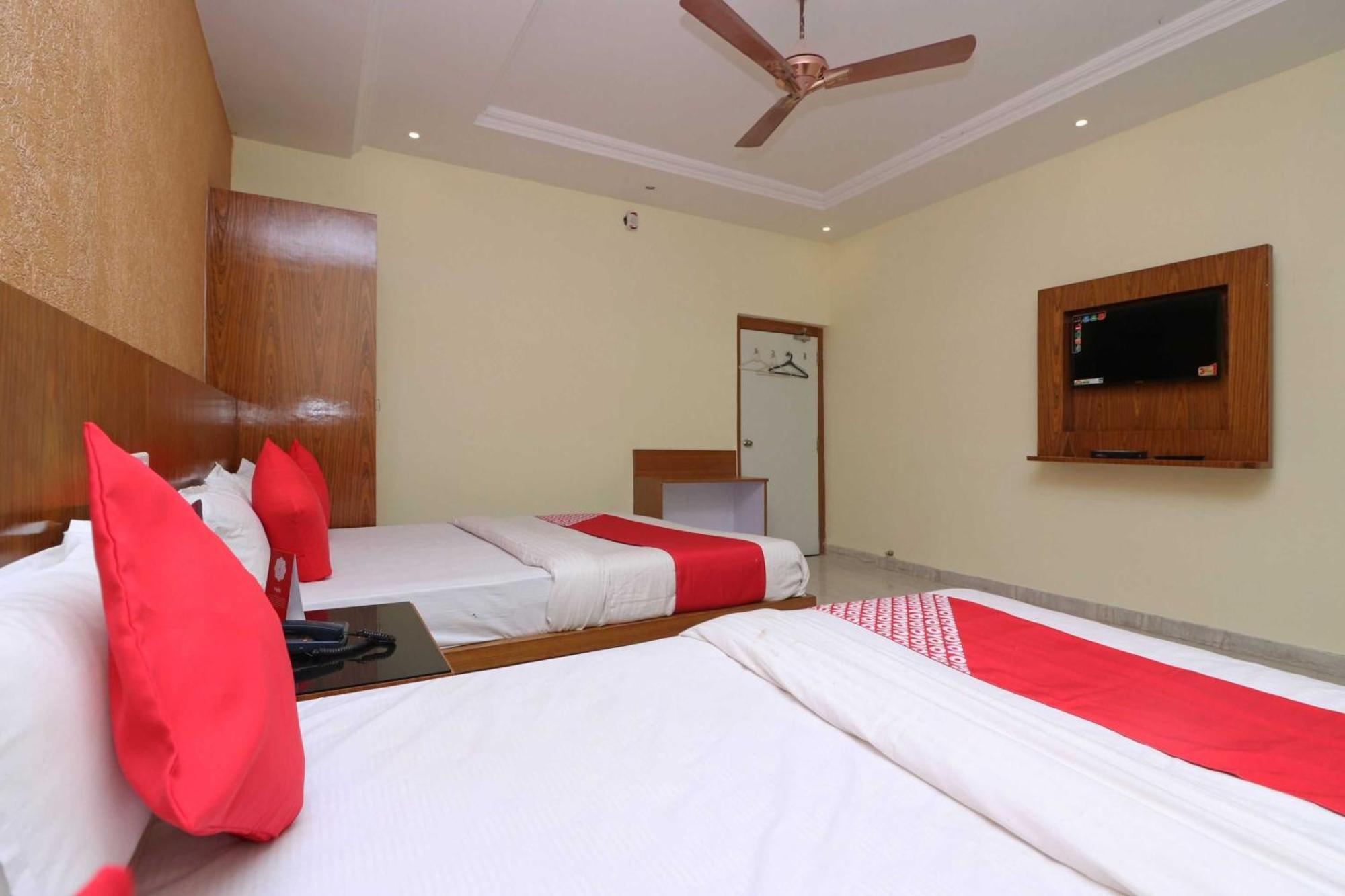 Hotel O G K Palace Bodh Gaya Extérieur photo